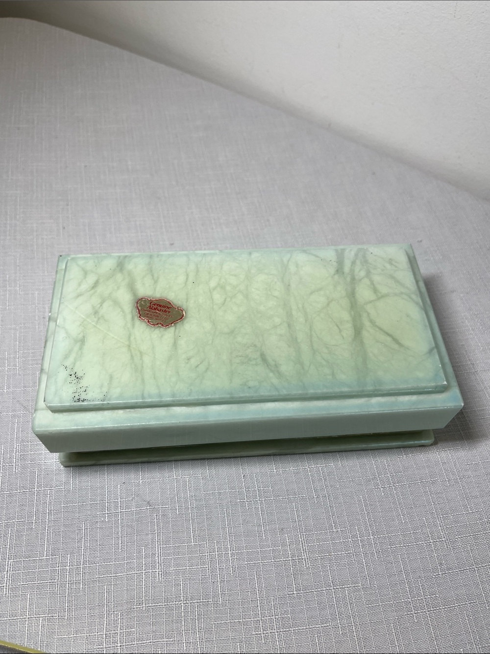 Genuine alabaster jewellery box trinket dish
Italy, Giftcraft Ltd
Vintage - Picture 9 of 9